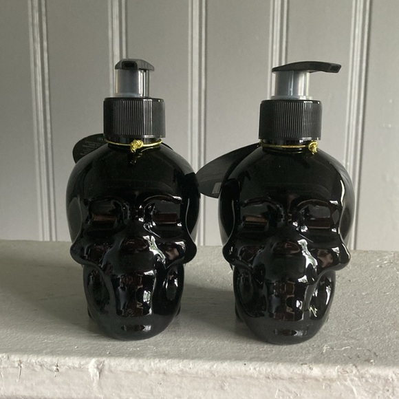 NWT 2 Black Skull 💀 Shaped -Blackberry Sage Scented Maison De Base Hand Soaps - Picture 8 of 16